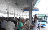 Người dân Hà Nội hào hứng đi làm thẻ xe buýt miễn phí